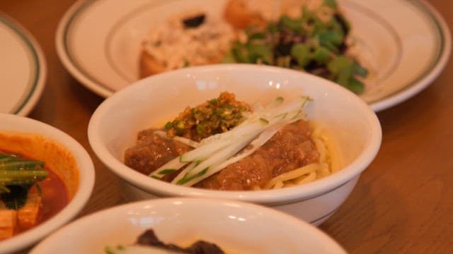 Chinese food such as Jajangmyeon and Jjamppong on the table
