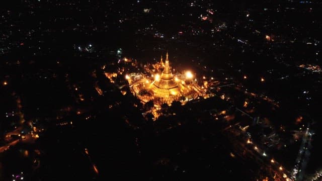 Shwedagon Pagoda, the Buddhist pagoda that lights up the city