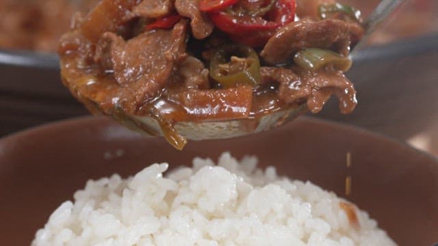 Putting savory bulgogi on top of steaming rice
