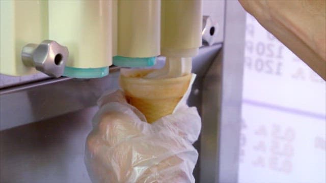 Using a soft ice cream Machine