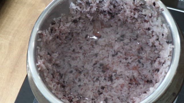 Making Scorched Rice in a Small Pot