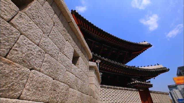 Sungnyemun Gate located in the heart of downtown Seoul