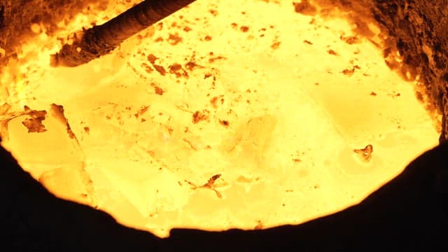 Metal melting in a furnace