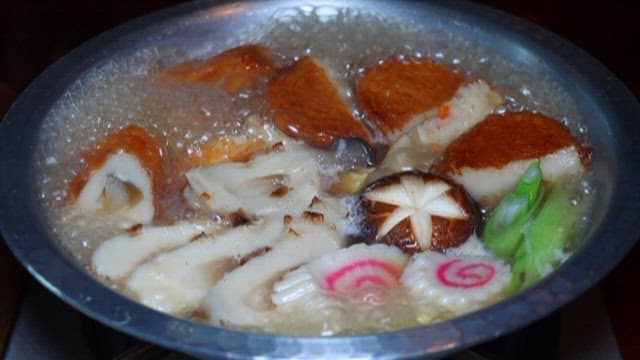 Udon with mushrooms and various fish cakes