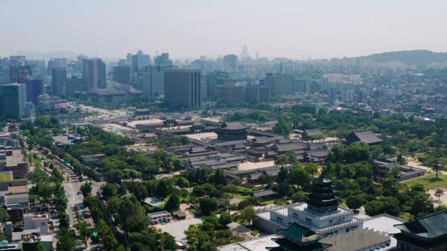 Gyeongbokgung Palace in Harmony with a Modern City