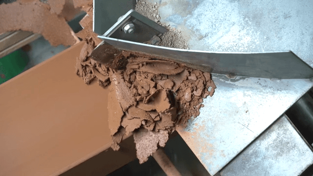 Machine for processing clay