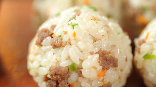 Korean rice balls with vegetables and meat