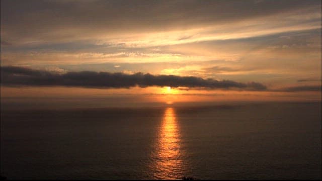 Serene Sunset Over the Ocean Horizon