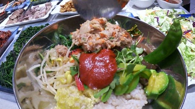 Bibimbap made by selecting various ingredients from a buffet