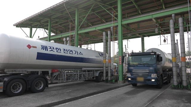 LNG truck passing through an industrial gas station