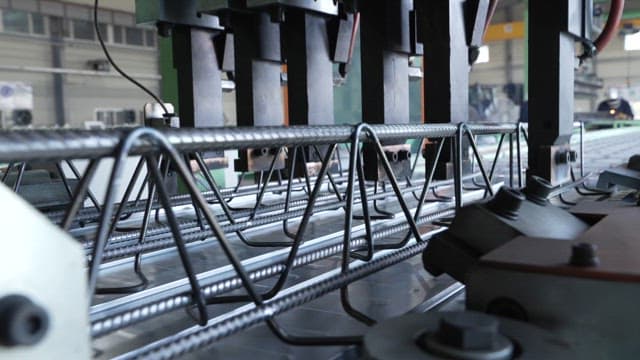 Metal welding process with sparks