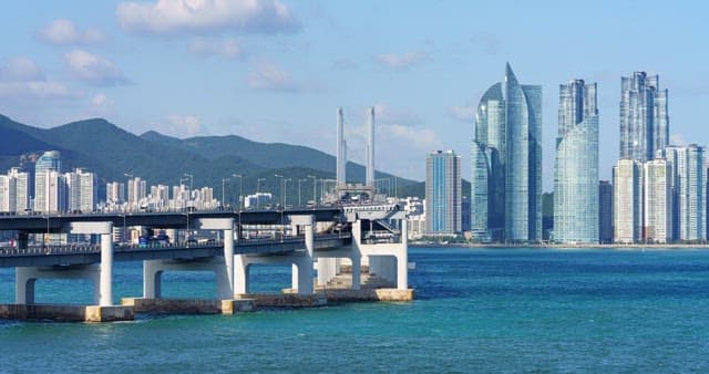 Busy scenery of Gwangan Bridge from day to night as seen from the front