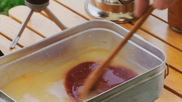 Red seasoning for cooking outdoors in a metal container