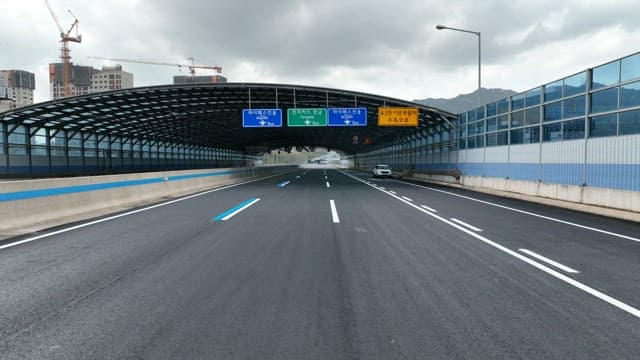 Soundproof Tunnel on a Long Straight Highway
