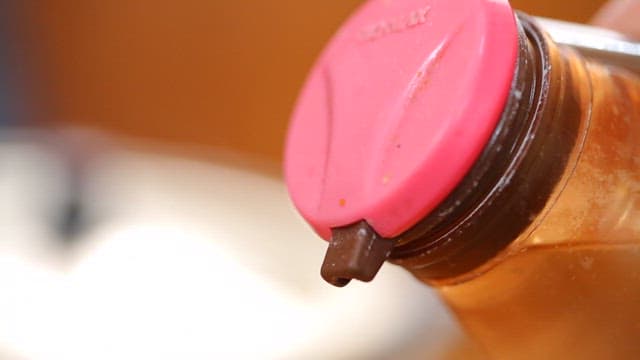 Adding vinegar to spicy codfish soup