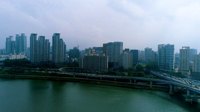 Complex Road Surrounding the City and Han River