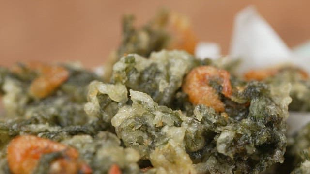 Crispy fried shrimp and laver
