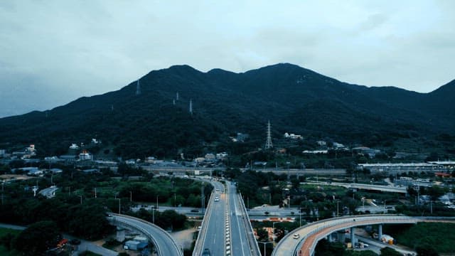 Road view on a cloudy day with mountains in the distance
