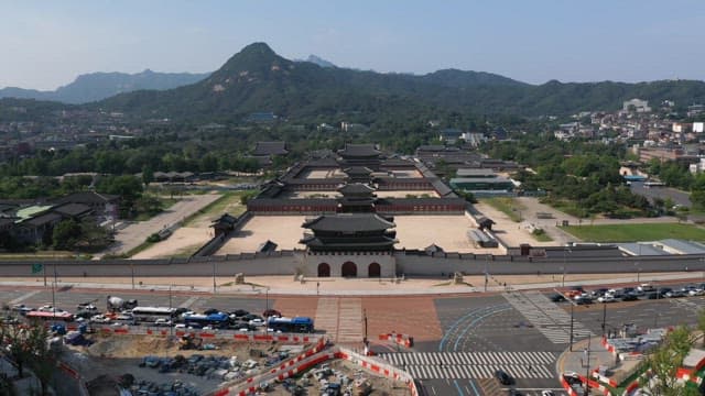 Gyeongbokgung Palace in Harmony with a Modern City