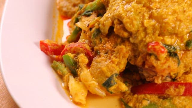 Chopstick of Poo Phad Pong Curry with Crispy Crab Fries