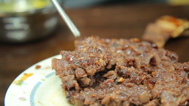 Appetizing tteokgalbi with added garlic for extra flavor