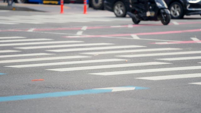 People crossing a crowded crosswalk