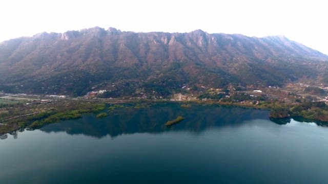 Tranquil lake with mountains in the background