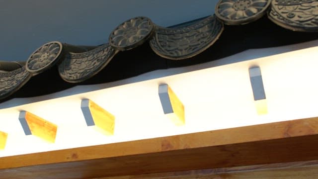 Traditional Korean architecture, eaves and tile-shaped lighting
