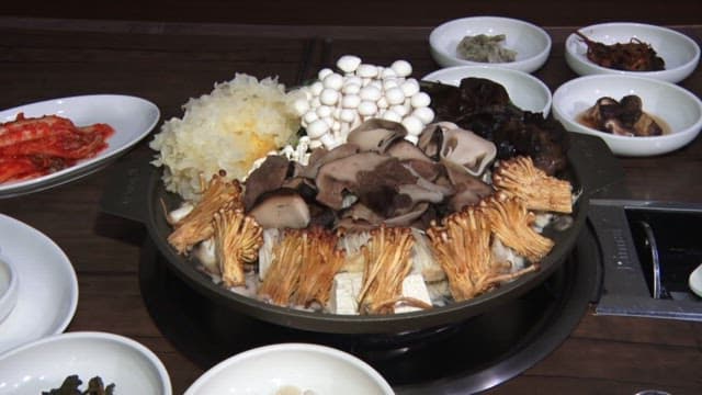 Mushroom soup with various mushrooms
