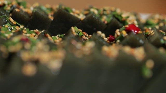 Korean seaweed jelly with sesame seeds