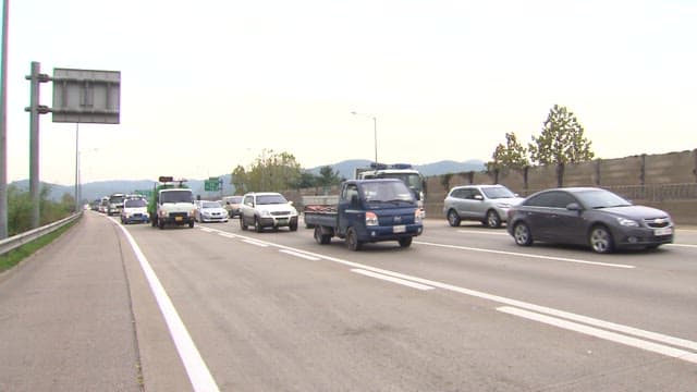 Traffic Flow on Suburban Highway with Passing Cars