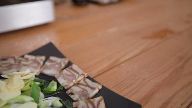 Plate of boiled pork with garlic and green onions