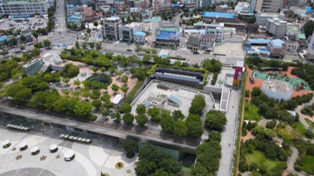 Modern Urban Park with Surrounding Buildings in Midday