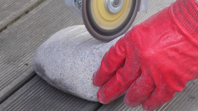Carving Lines on Stones with a Circular Saw