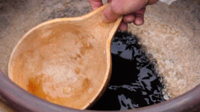 Person who checks soy sauce with a gourd