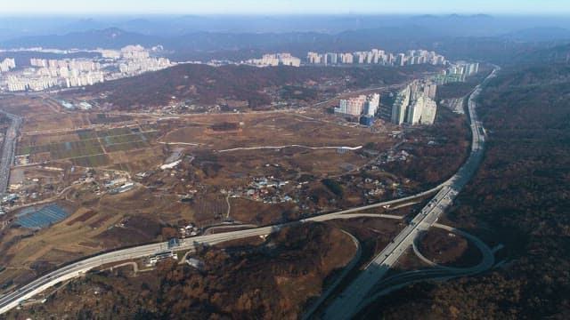 Urban Expansion and Highways