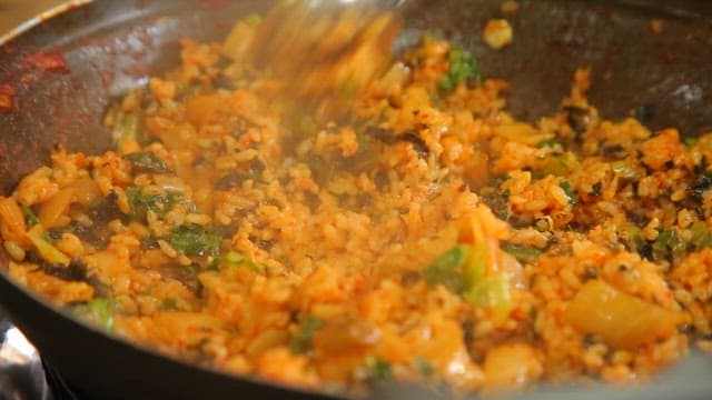 Spoon to scrape the scorched rice from the bottom of fried rice