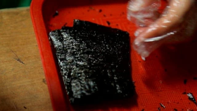 Person who rolls kimbap