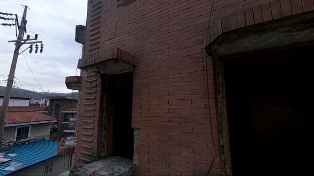 Exploring an Abandoned Urban Neighborhood