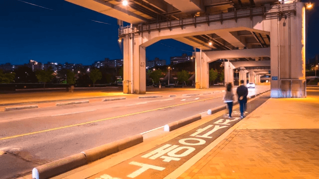 Jamsu Bridge where people and cars pass by