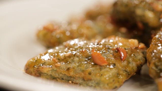 Gangjeong made with beeswax rice cakes with nuts and syrup