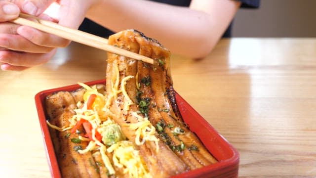 Chopstickful ful of delicious eel rice bowl