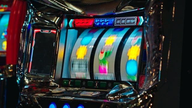 Slot Machine with a Fast-Moving Screen