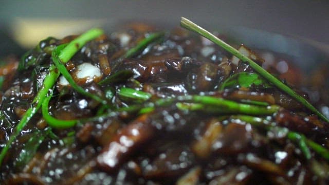 Pepper sprinkled on delicious Jjajangmyeon