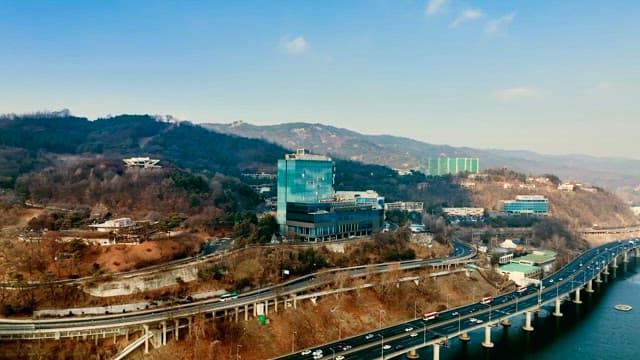 Riverside Highway in the City with a Hotel next to it