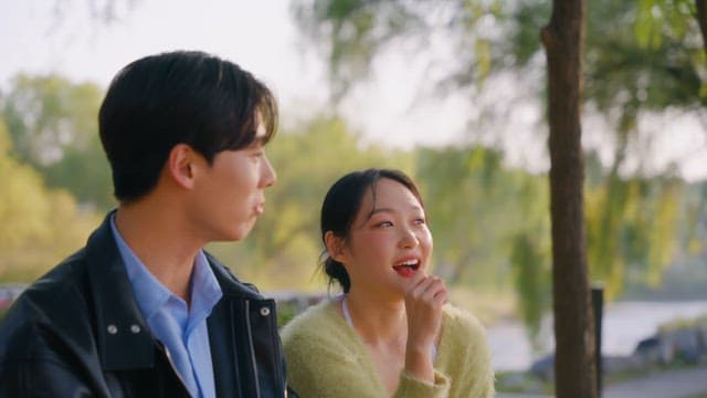 Couple talking on a park bench