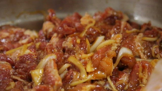Marinating pork ribs with onions in a bowl