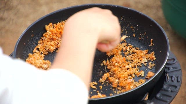 Stir-fry the dried shrimp in a pan with a spatula