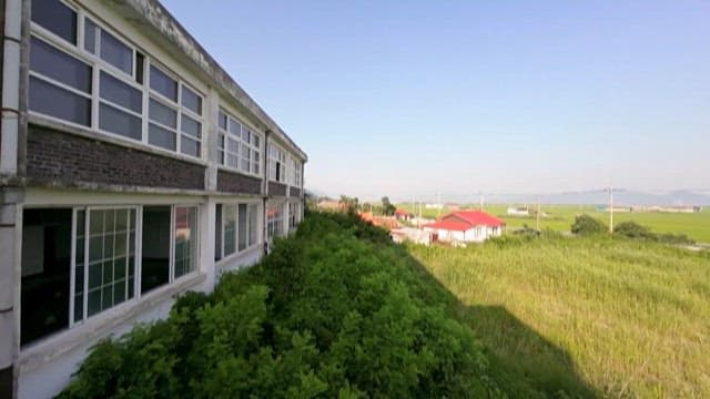 Exploring Inside an Abandoned School Building