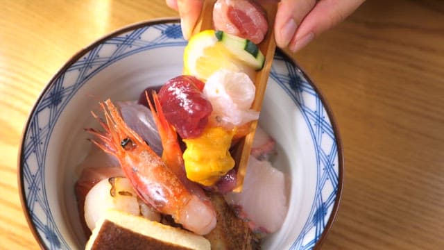 Raw fish rice bowl with colorful and fresh seafood